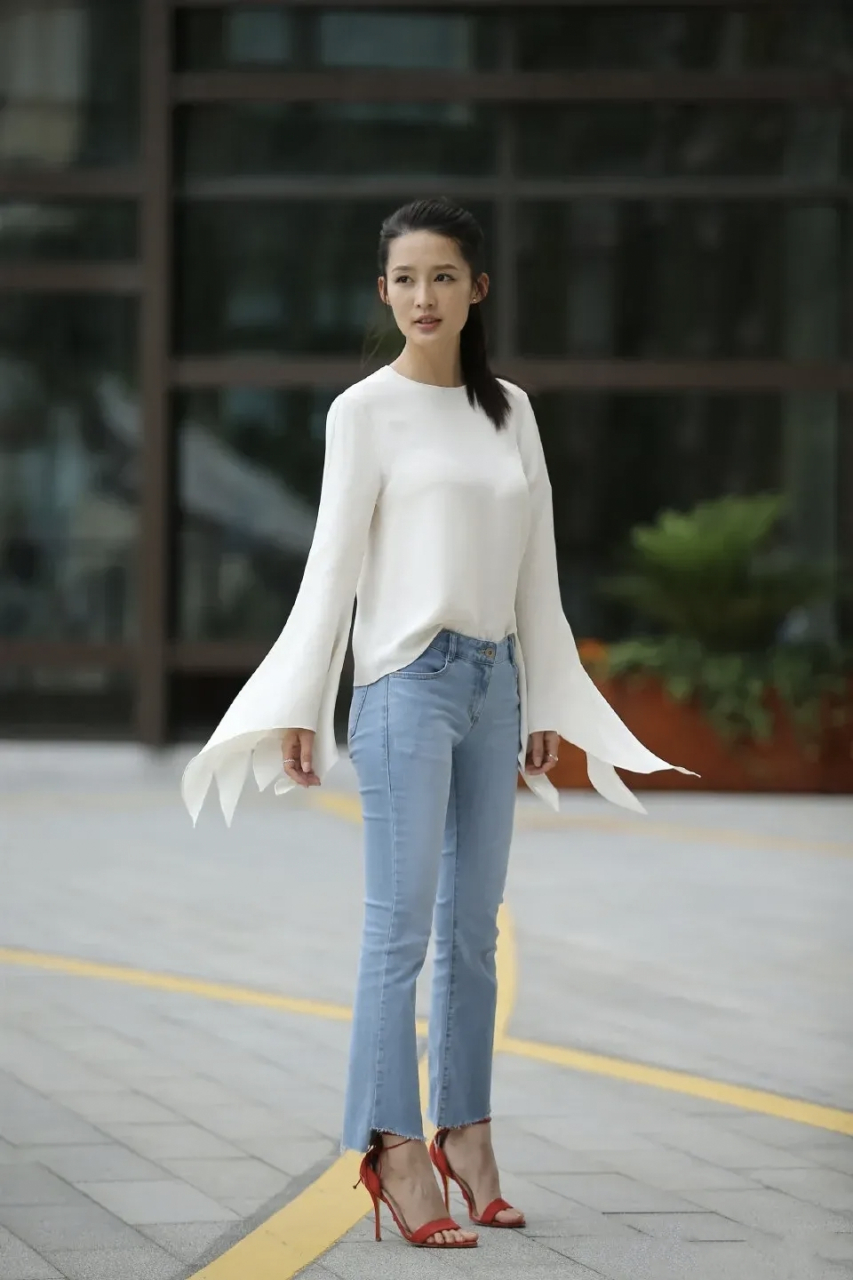李沁紧身牛仔裤