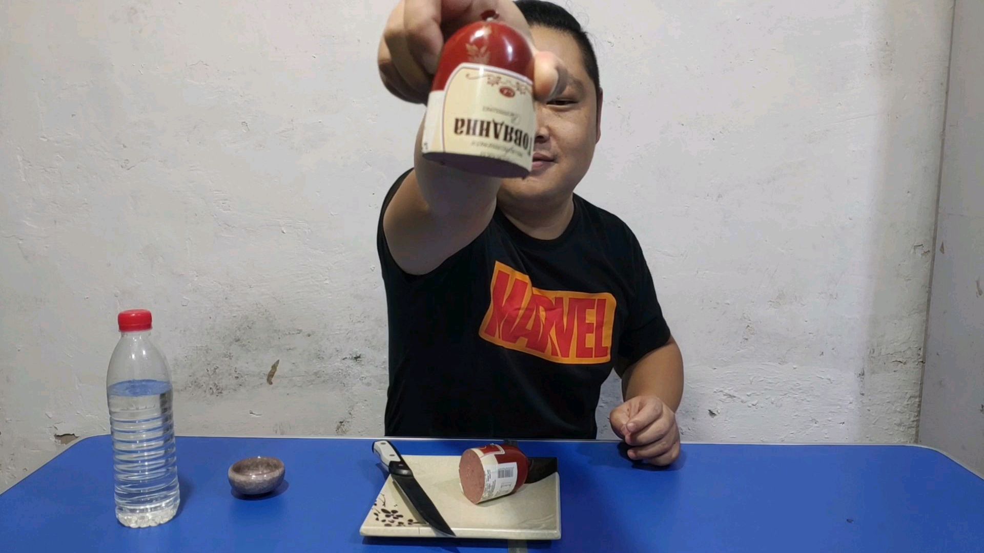 超“粗”的“战斗民族”牛肉肠里面全是肉难怪这么好吃