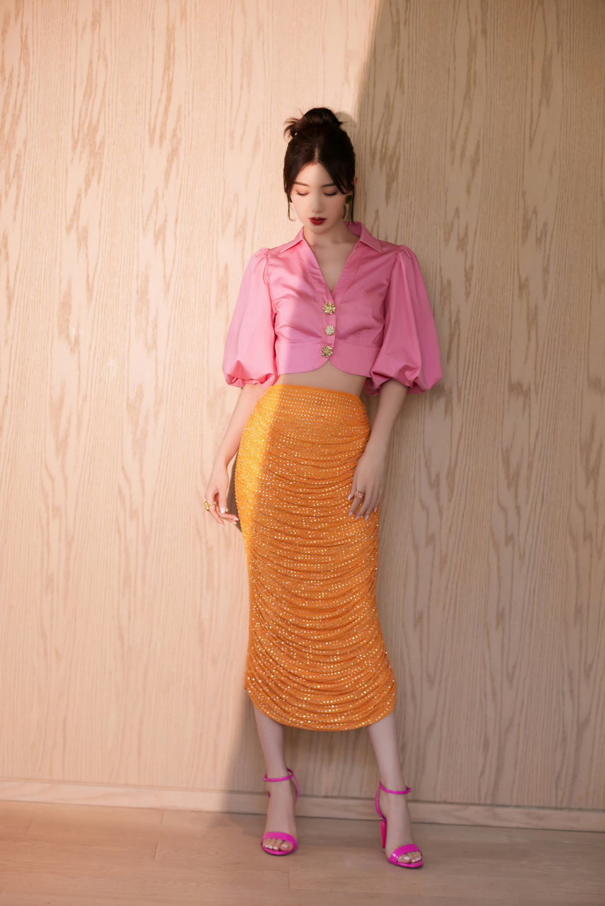 毛晓彤  一字高跟鞋  小蛮腰美腿