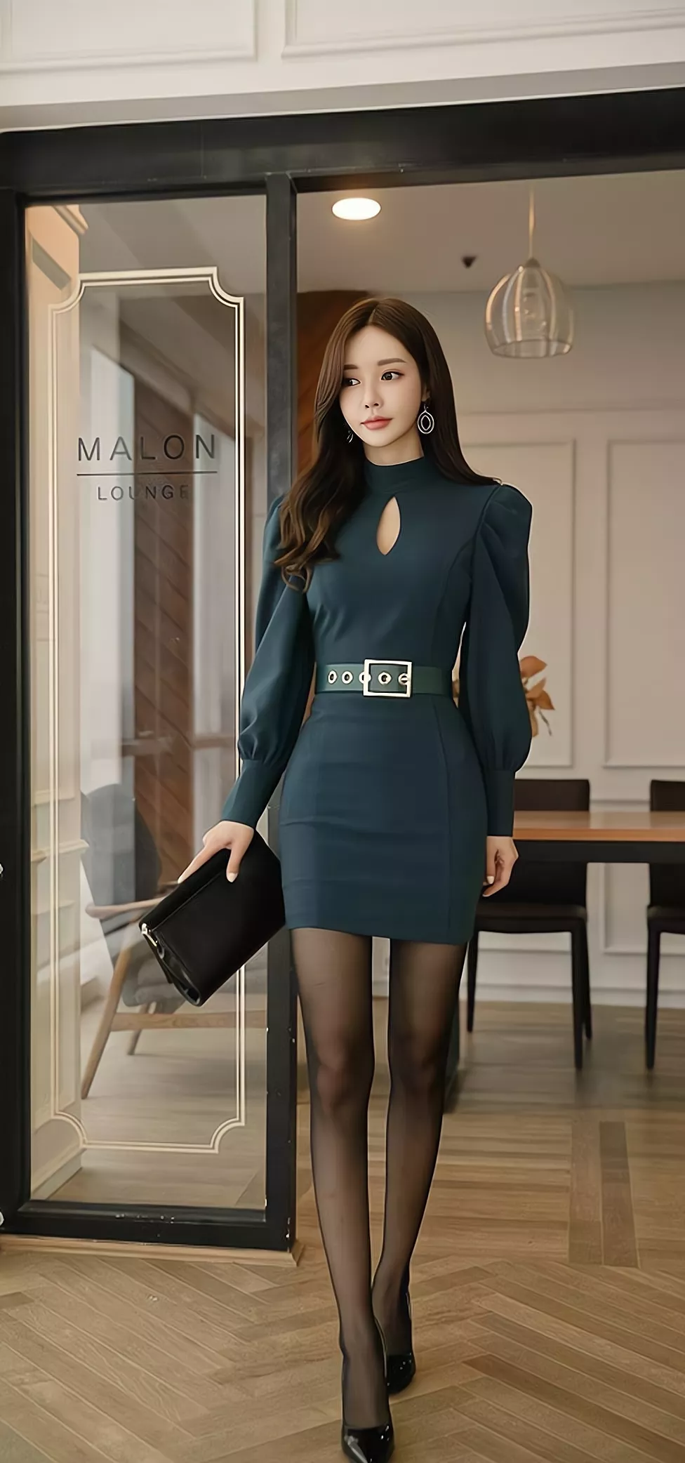 孙允珠:黑丝美腿搭配束腰包臀裙,性感撩人