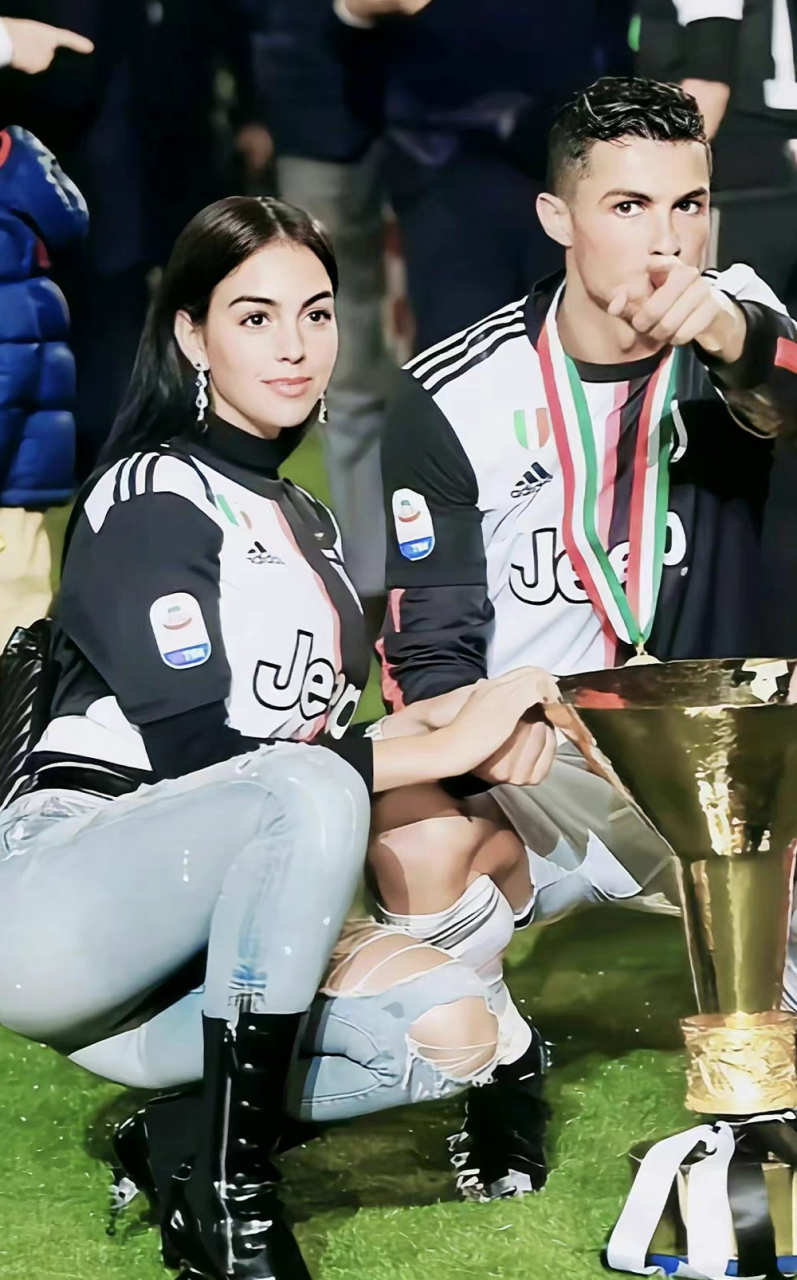 乔治娜和卡卡真的像吗?