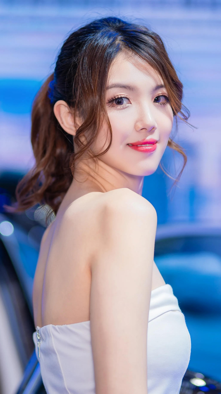 女神级车模～黄义婷[鲜花]