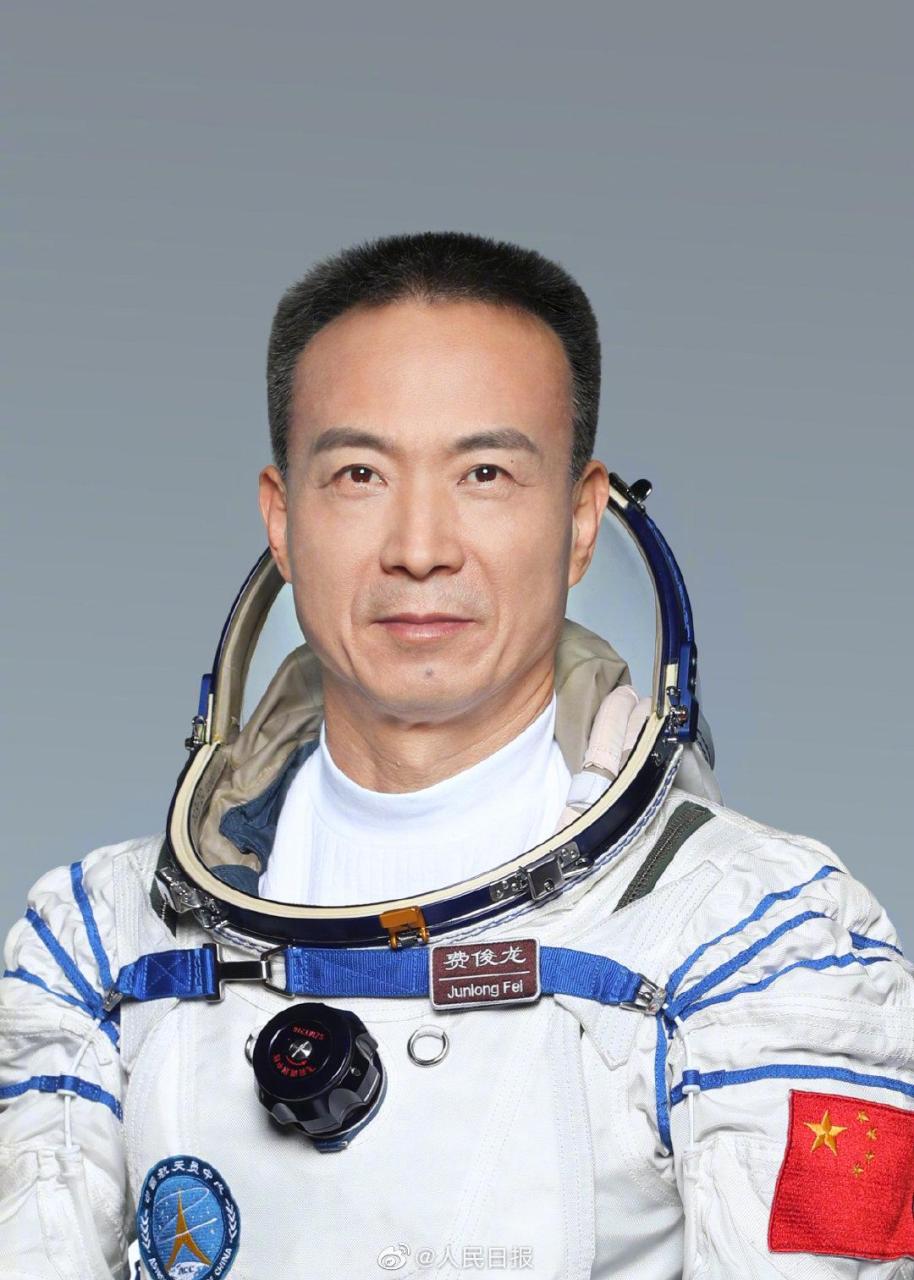 被授予少将军衔的八位英雄航天员: 1,杨利伟(中国首飞太空第一人) 2