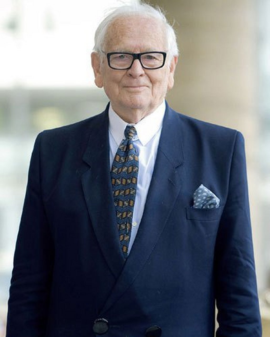 法新社刚刚消息,法国著名时装设计师皮尔·卡丹去世