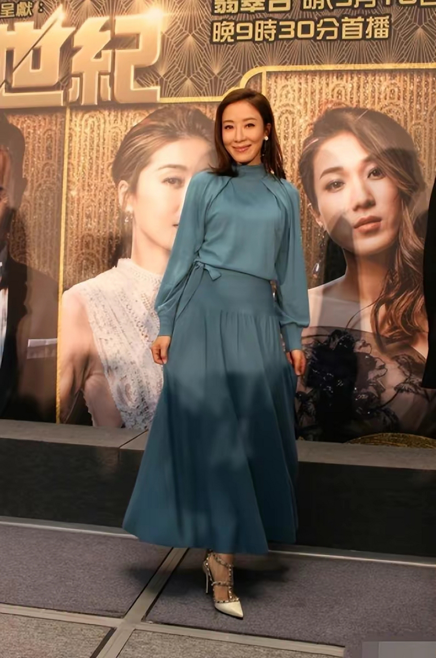 tvb演员陈怡在穿搭方面颇有成就的,尤为是在少许举止上穿戴样式,时常