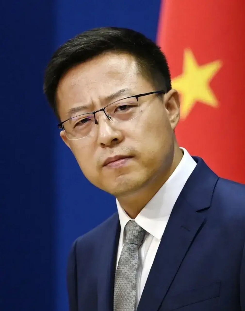 面对复杂的国际形势,我们需要赵立坚那藐视美西方的犀利眼神!