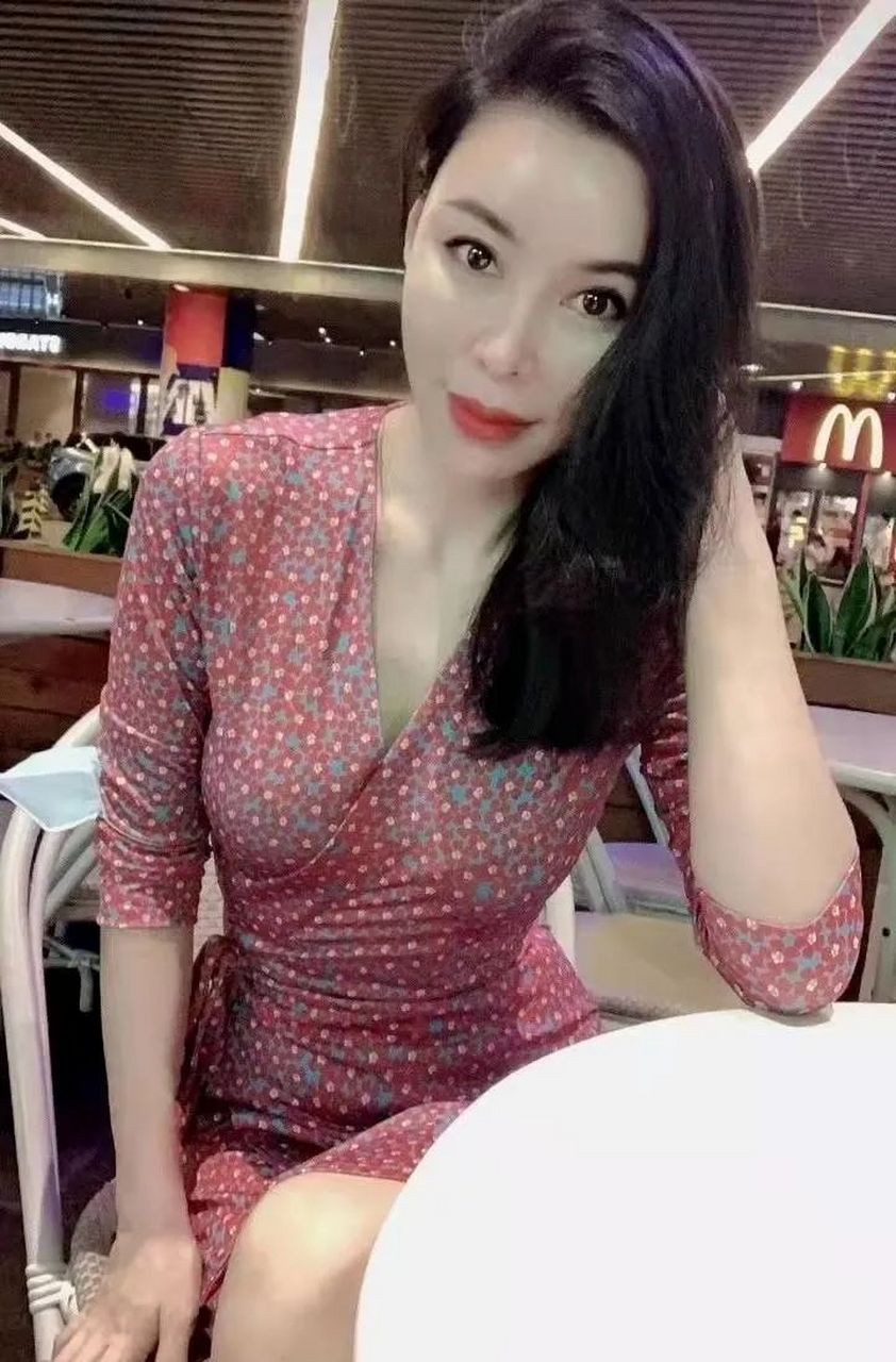 四十岁的成熟女人仍是一枝花