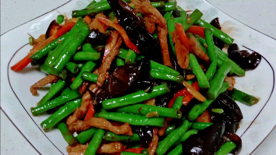 2块钱买把豆角,简单一炒,咸香下饭,一周吃七天也不腻