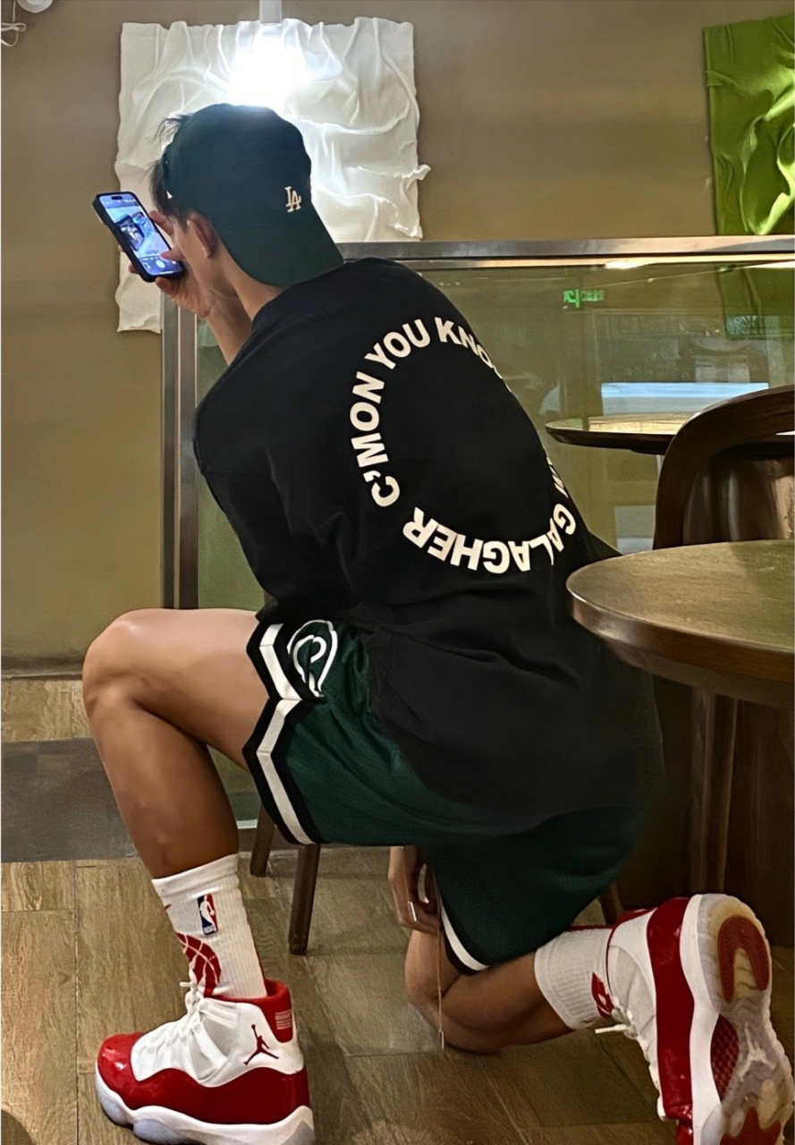 看背影就知道这个男人有多帅#体育生