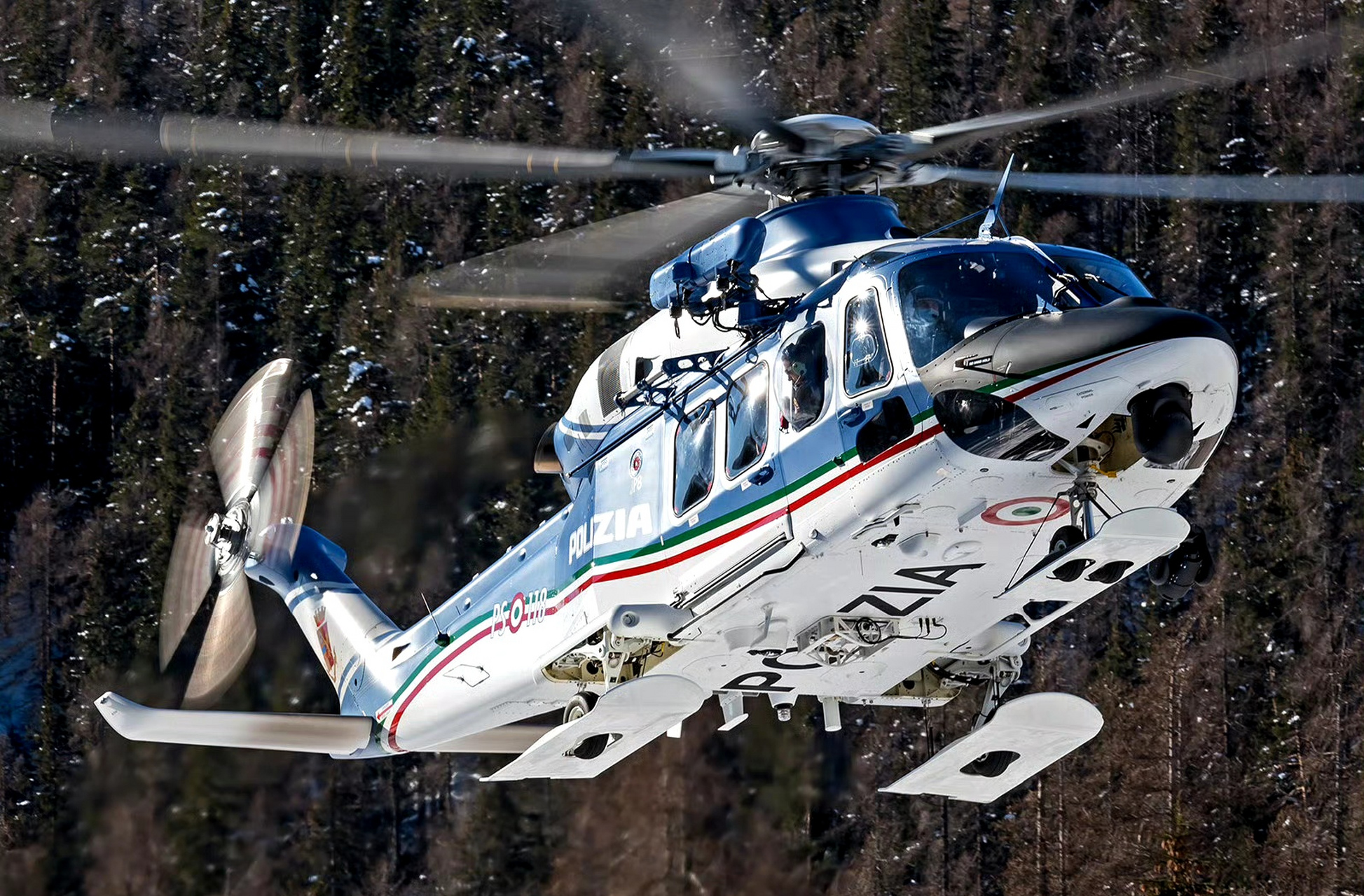 飞行器欣赏:意大利 阿古斯特维斯特兰 aw-139直升机,该机是一种中型双