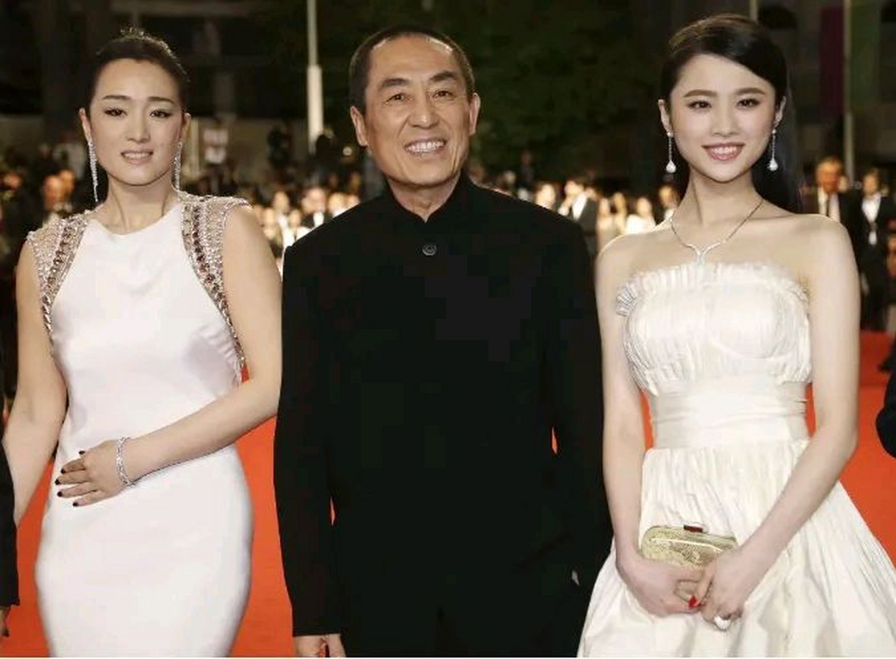 当年,在拍摄电影《归来》时,张艺谋突然对张慧雯说:"你到我的帐篷来一