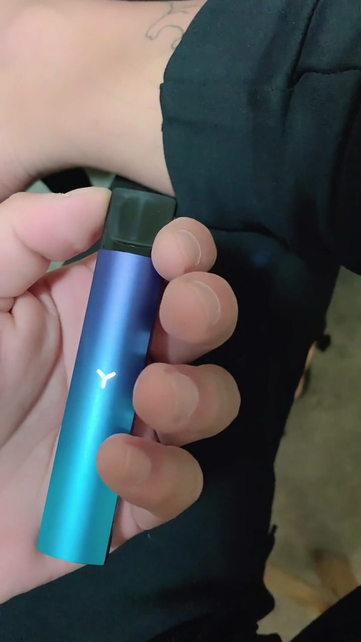 网红电子烟不能戒成烟而且很费钱