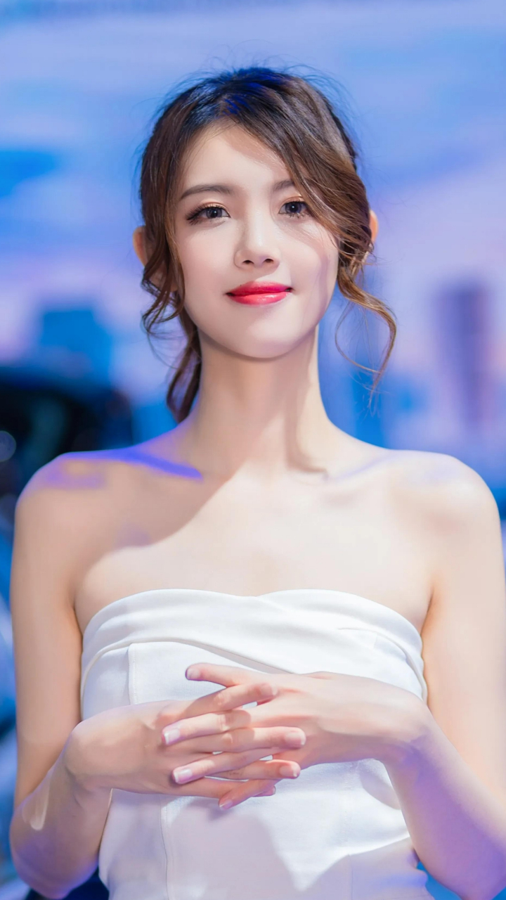 女神级车模～黄义婷[鲜花]