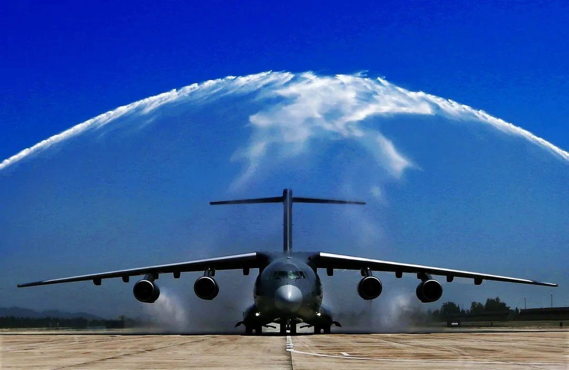 中国胖妞运-20军用运输机,外观霸气而不失优雅