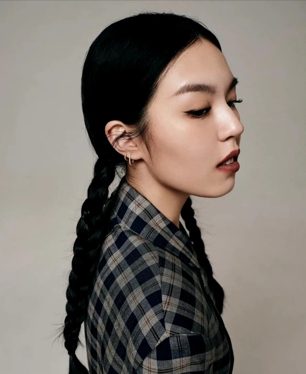 8月30日,哈文晒出一组女儿法图麦的近照.