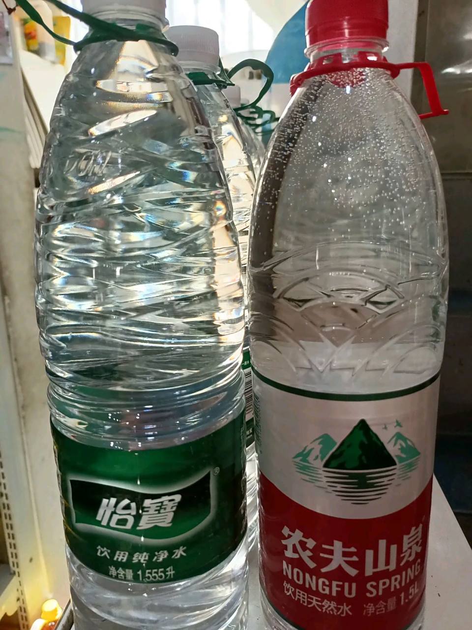 买过1l的矿泉水吗?我开了15年副食店,没有卖过.