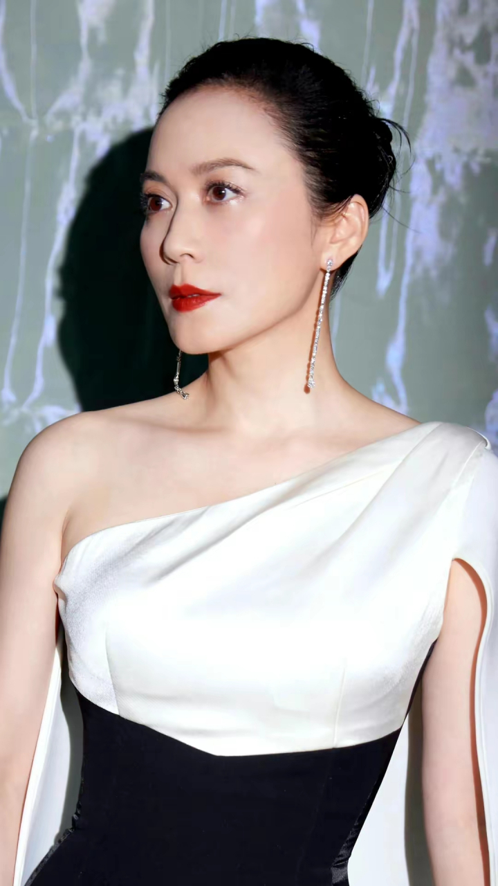 俞飞鸿优雅美照  #4月创作打卡挑战赛#  #娱乐#  #俞飞鸿