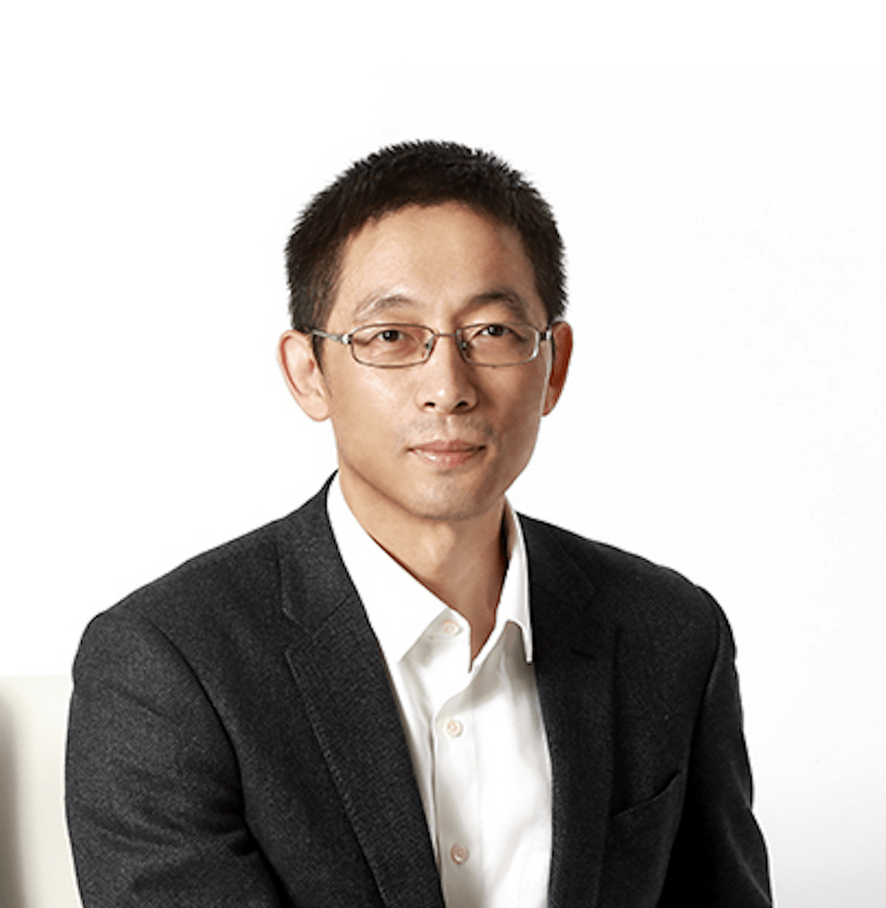 施一公与妻子:郎才女貌,情投意合  施一公妻子赵仁滨也是一位学霸,曾