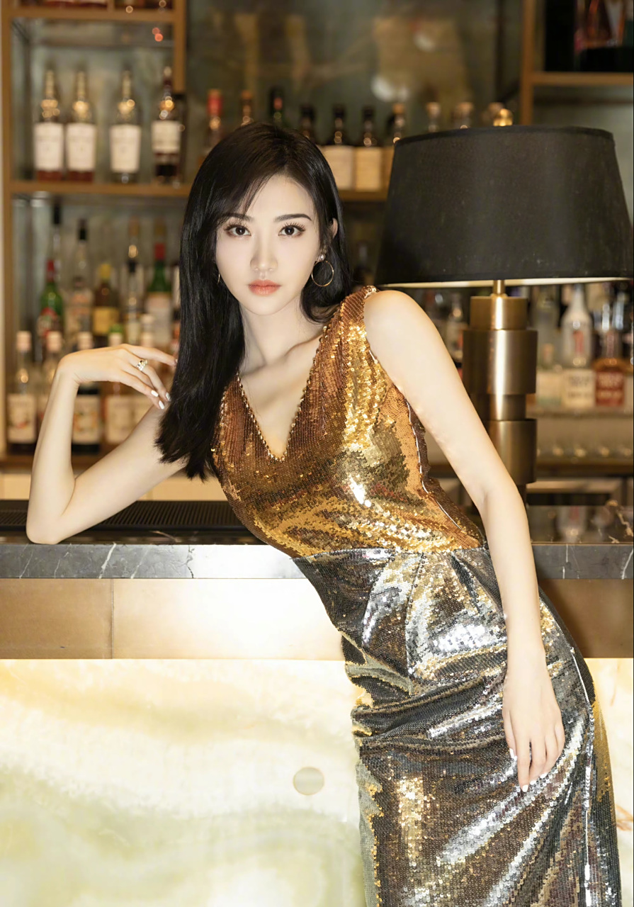 景甜真是个美人儿啊!窈窕淑女,君子好逑!国色天香,天生丽质,性感撩人!