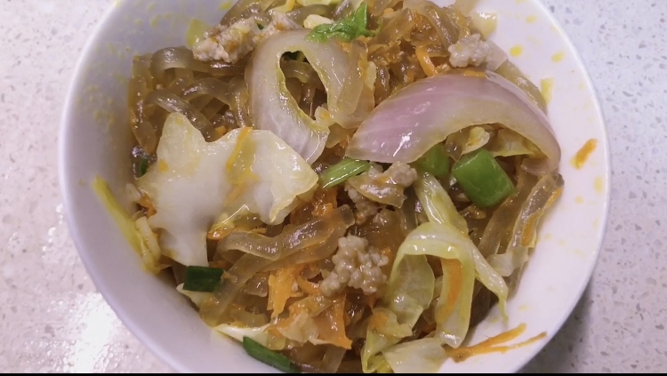 家常炒红薯粉条,香软美味,营养可口