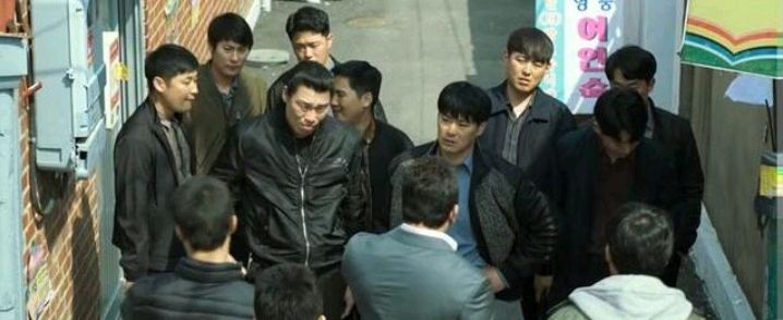 我前后遇到过三次街头小混混,我的应对秘诀就一个字