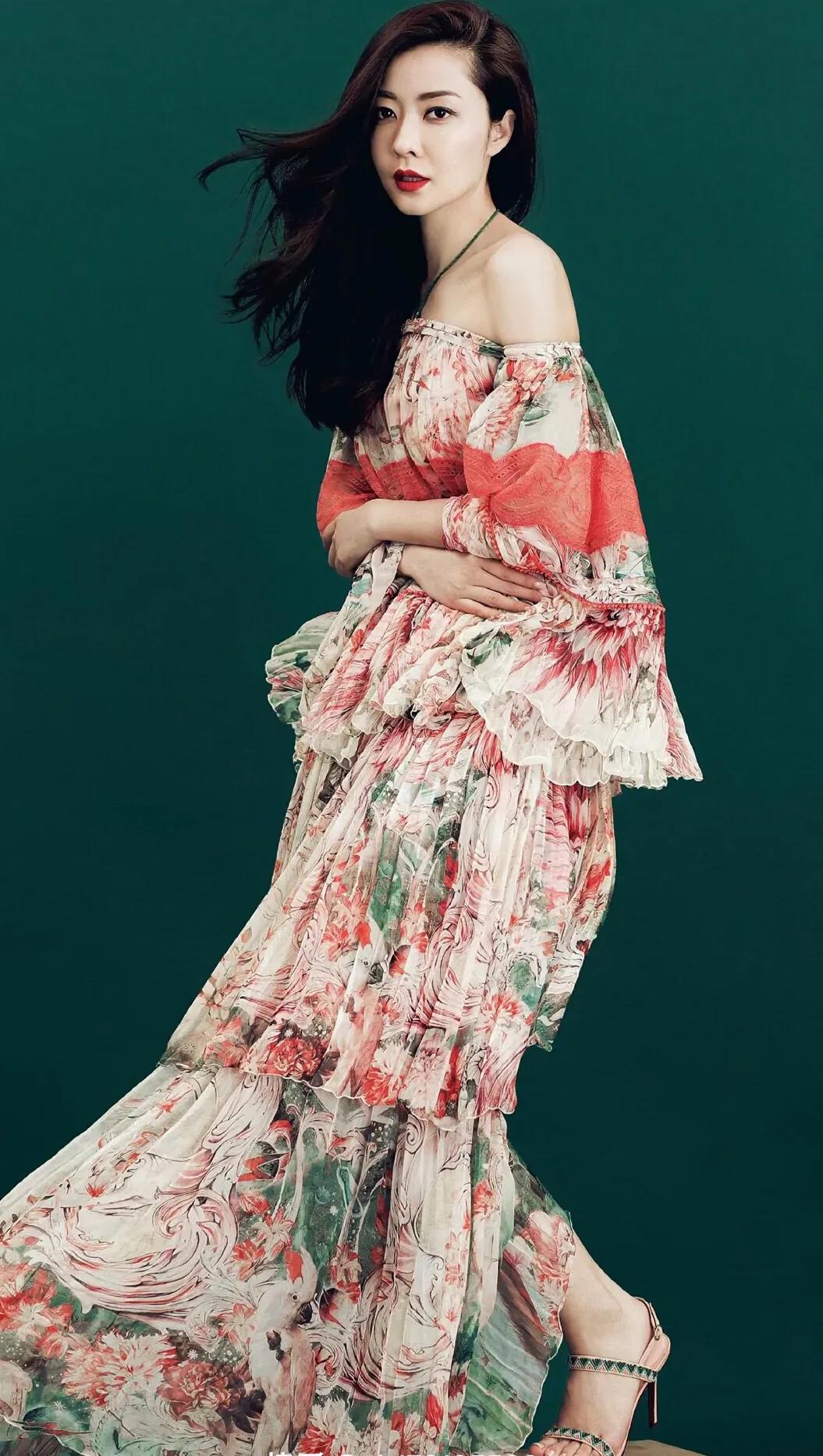 熊黛林高清写真太有女人味了,蜂腰翘臀,美不胜收