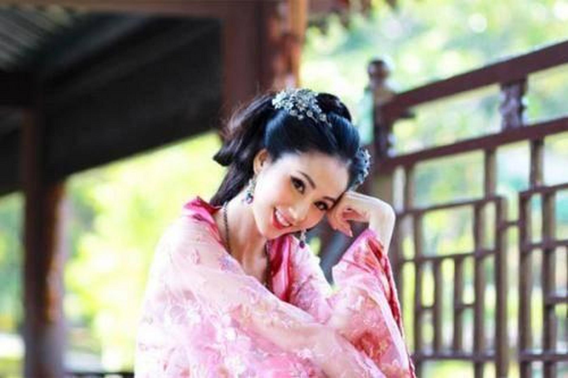 有唐一代, 狎妓冶游成为一种社会风气.