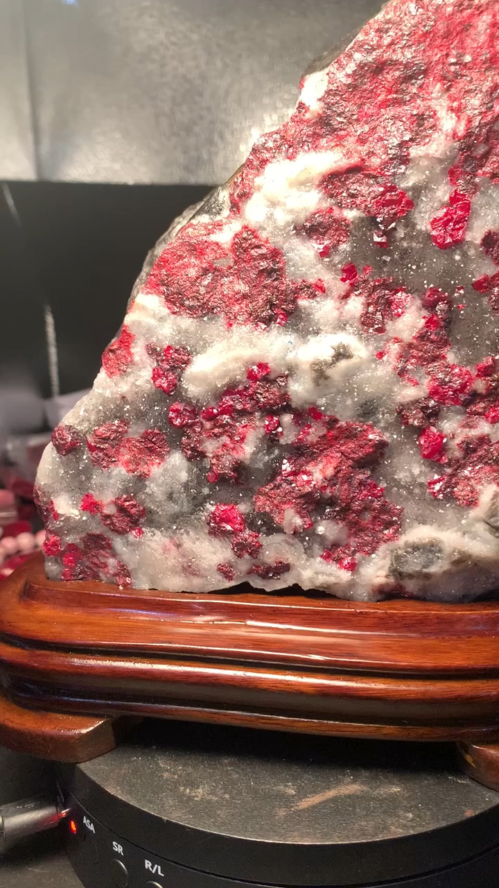 朱砂晶体宝石标本摆件