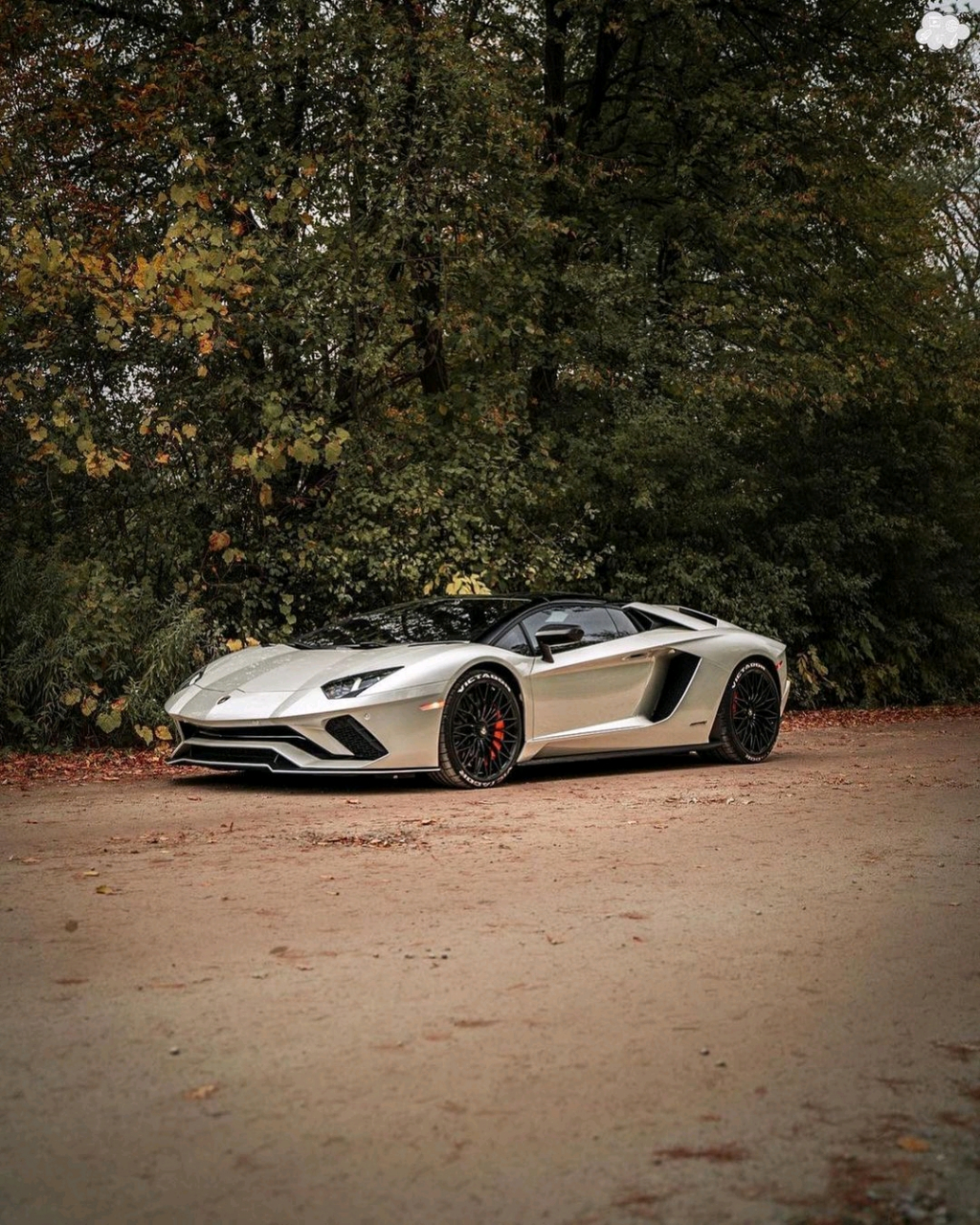 兰博基尼aventador s 740马力 690扭矩 当年落地668万,车长:4797 宽