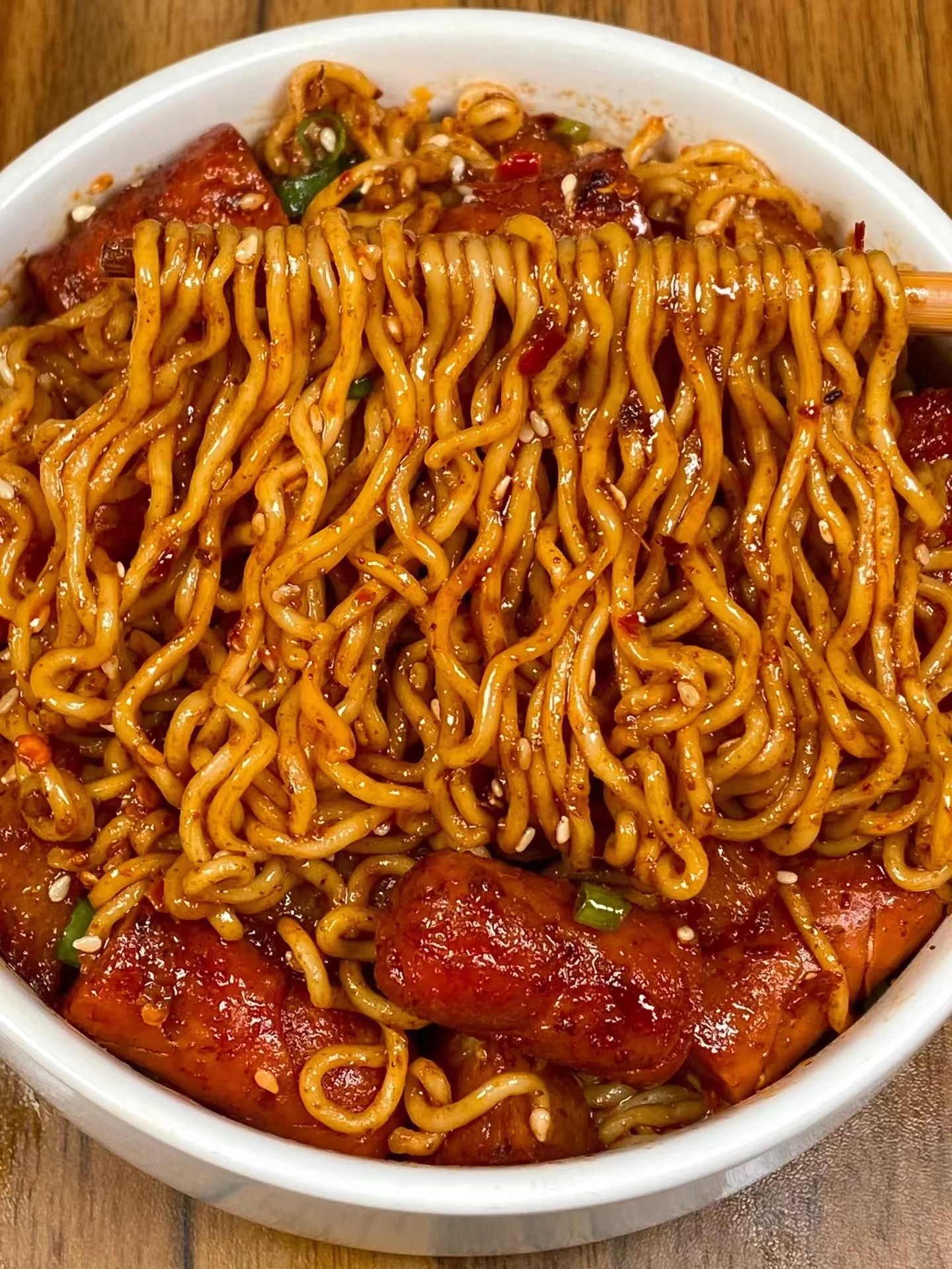 泡面神仙吃法|孜然土豆火腿拌面,夏日泡面的正确打开方式!