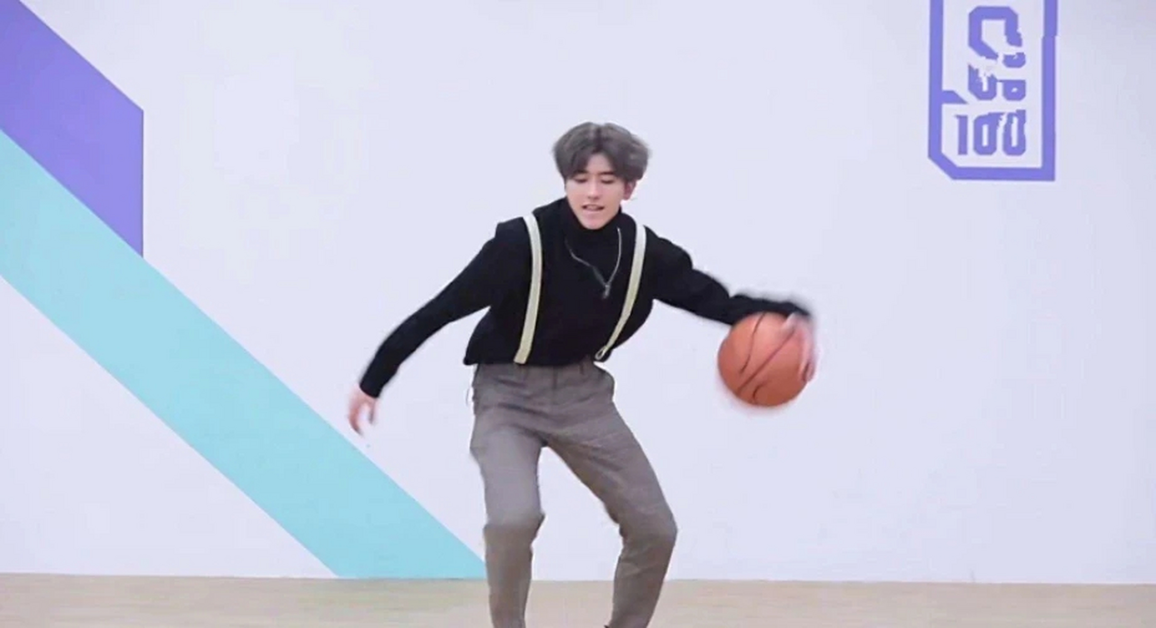 菜虚坤到底犯了什么错? 我不认为他犯了错.