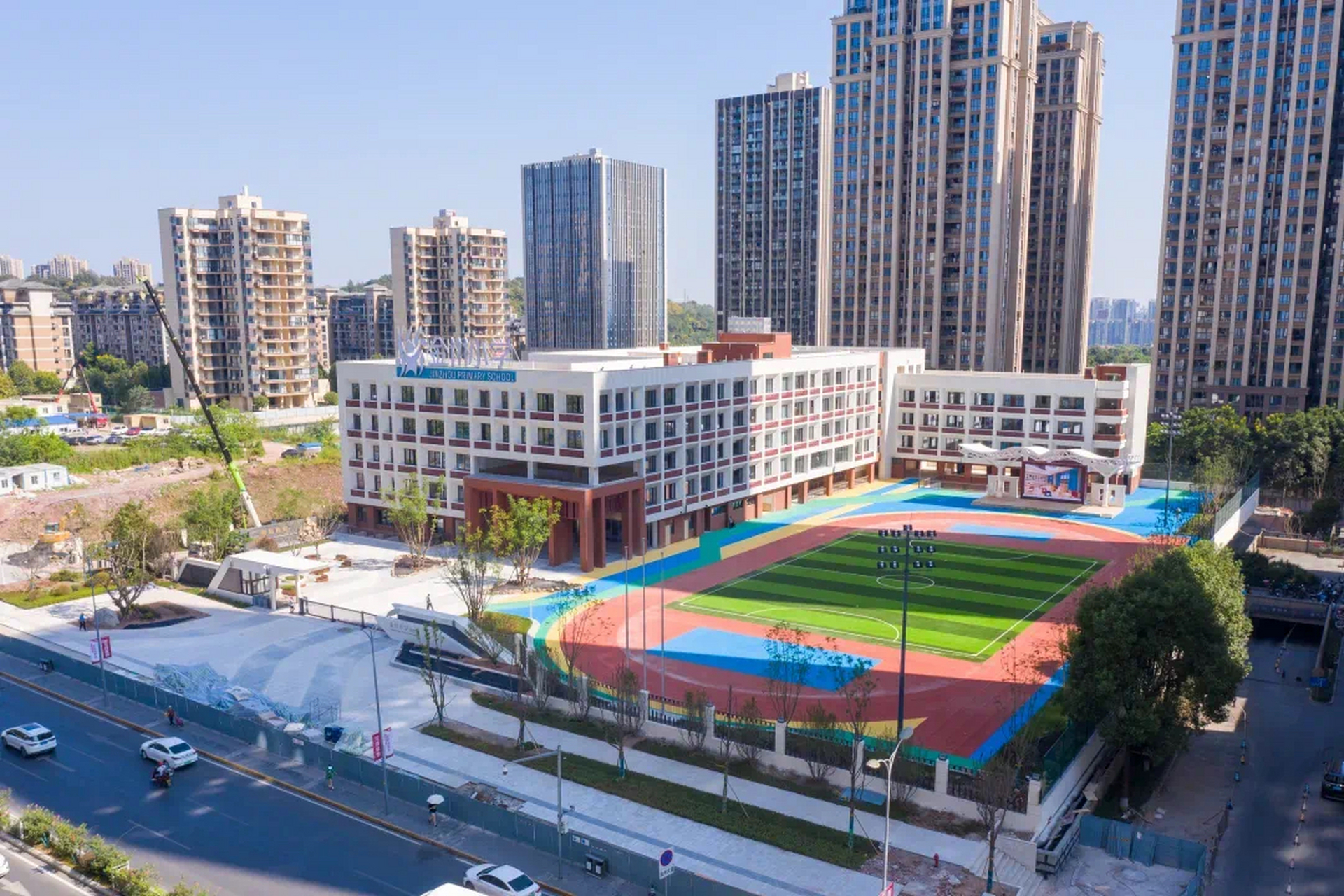 四川外国语大学附中两江中学校 (简称川外附中两江中学) 6栋主体建筑