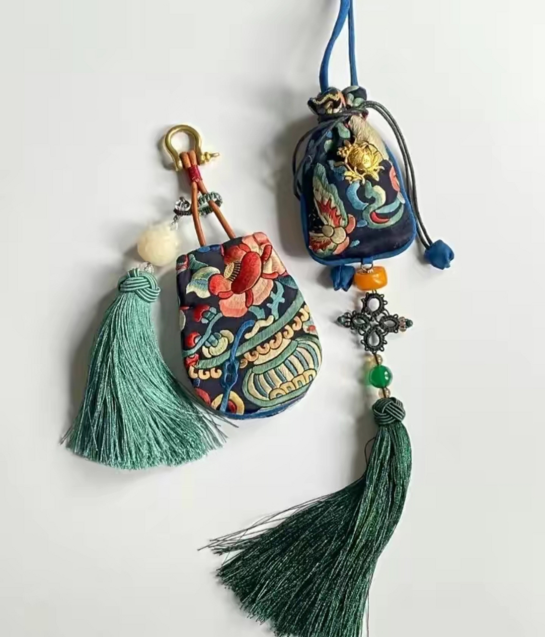 这是古代的小荷包吗?