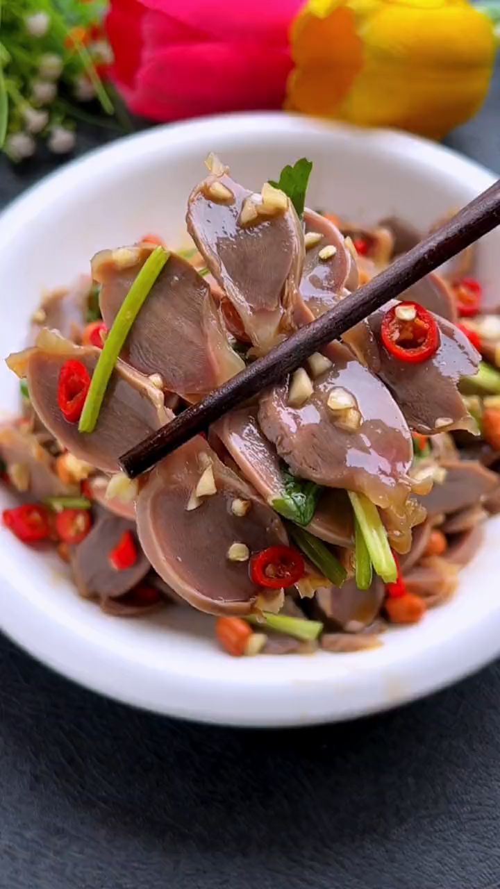 做法简单,香辣过瘾的凉拌鸡胗你也试试吧