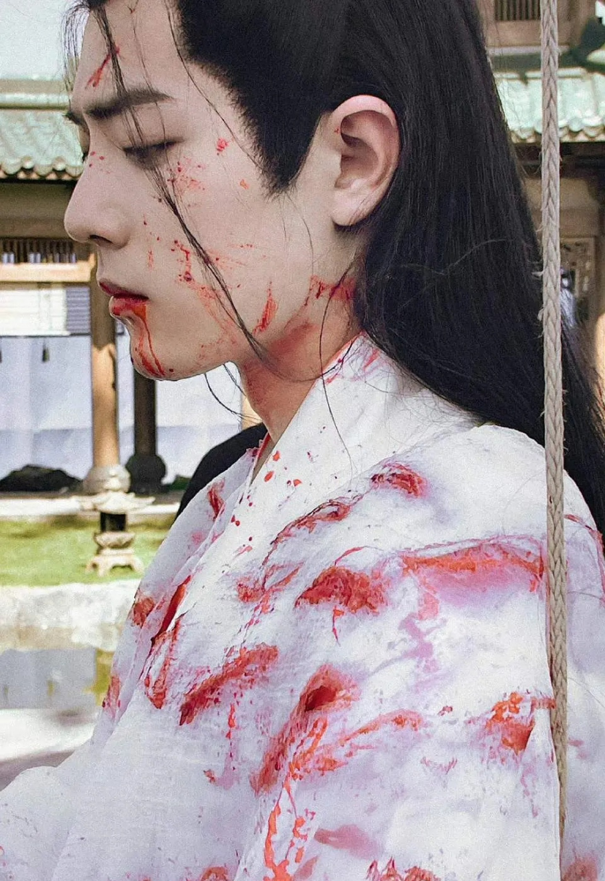 肖战《玉骨遥》战损妆,时影为爱脱神袍!