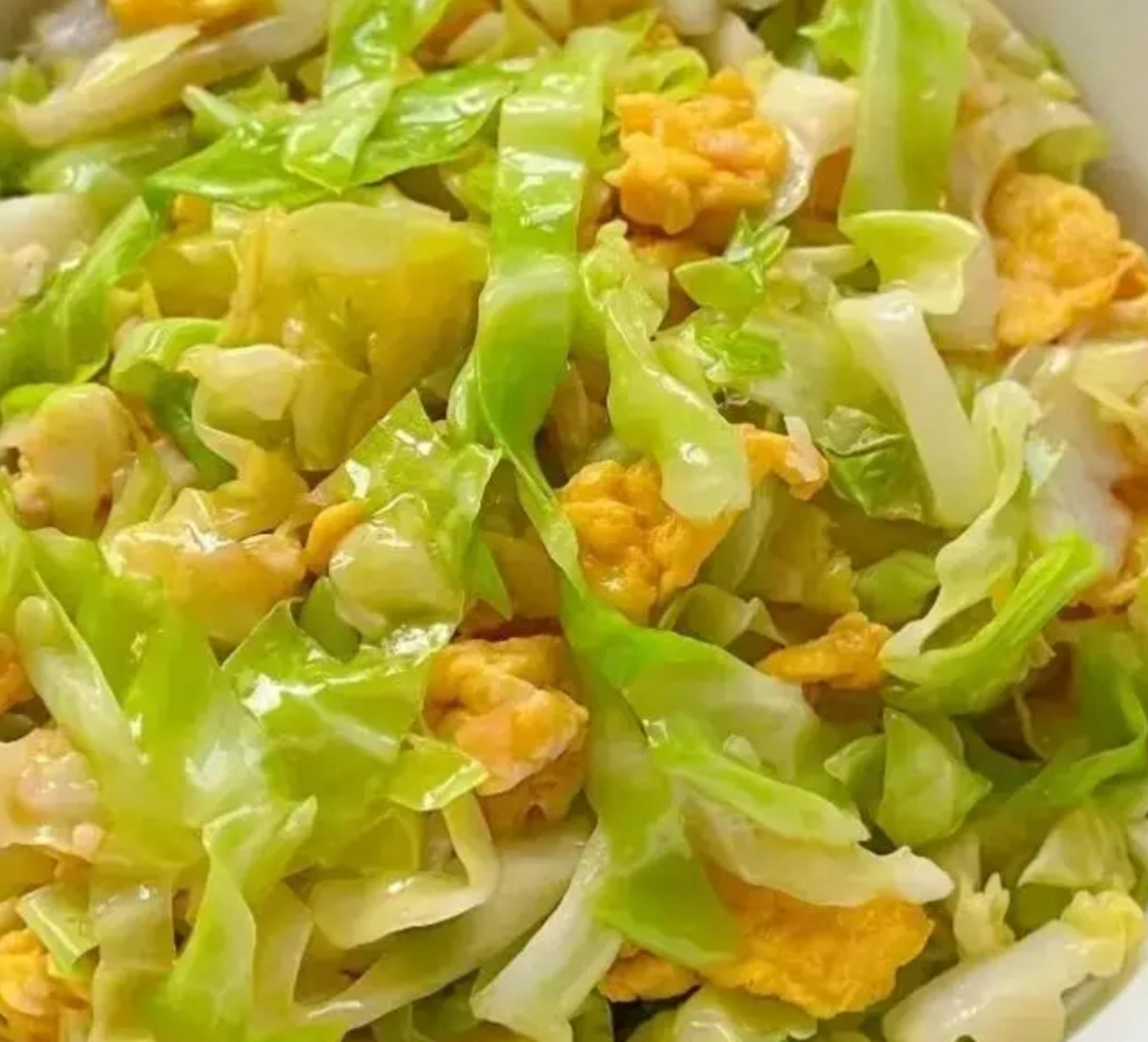 我的美食分享#  包菜炒鸡蛋  食材:包菜,鸡蛋,蒜末  做法: ①包怂