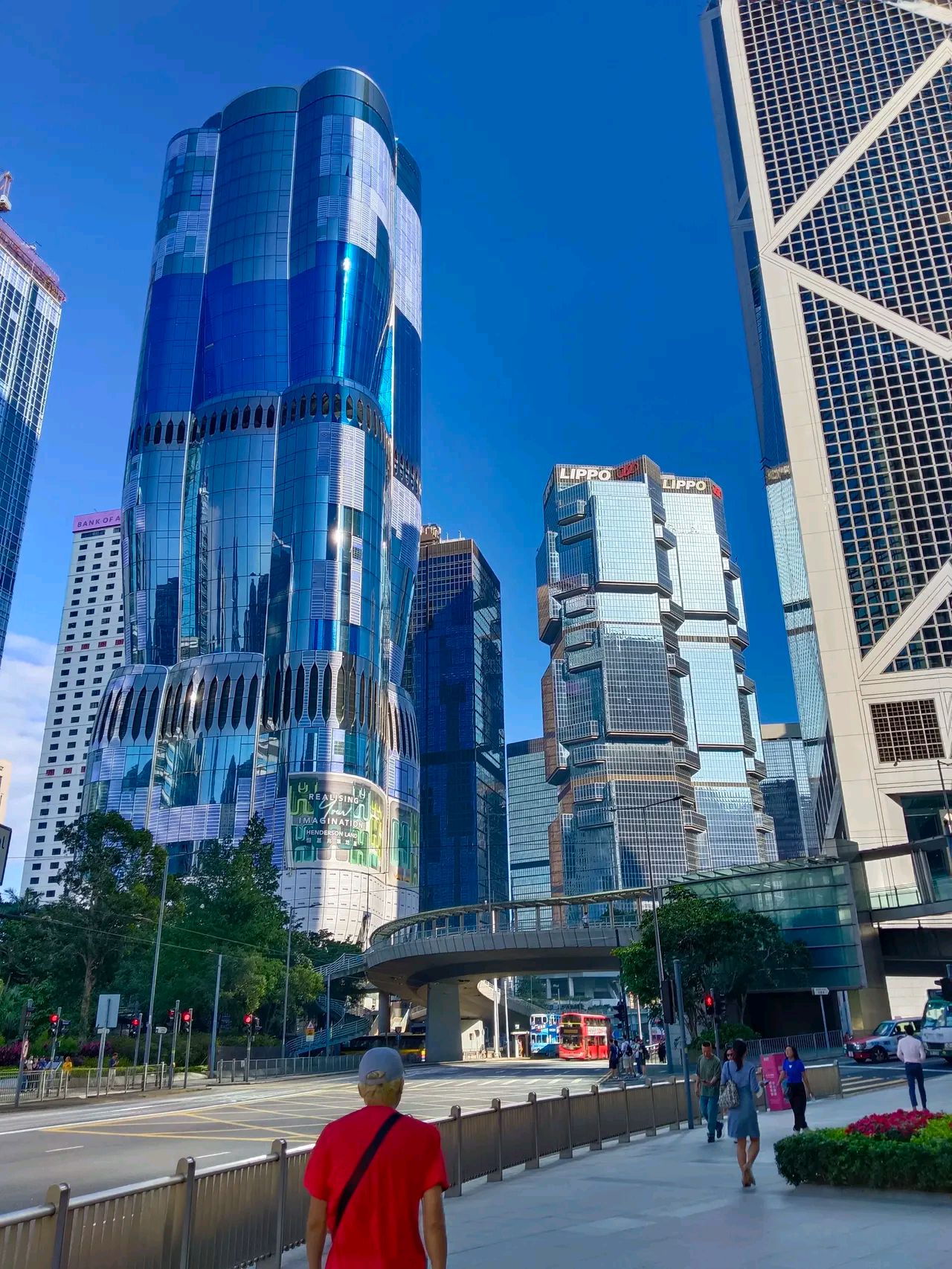 虽然人说香港已经没落了,但是他的活力和魅力还是绽放着,并不比上海差