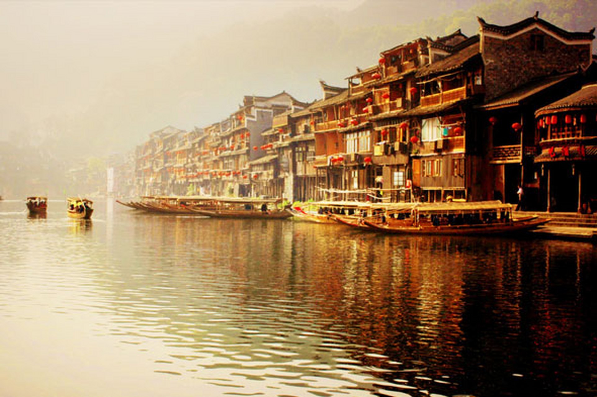 留在图片里的美景,还是抵不过现实生活中的美好啊.  "好想再去一次啊.