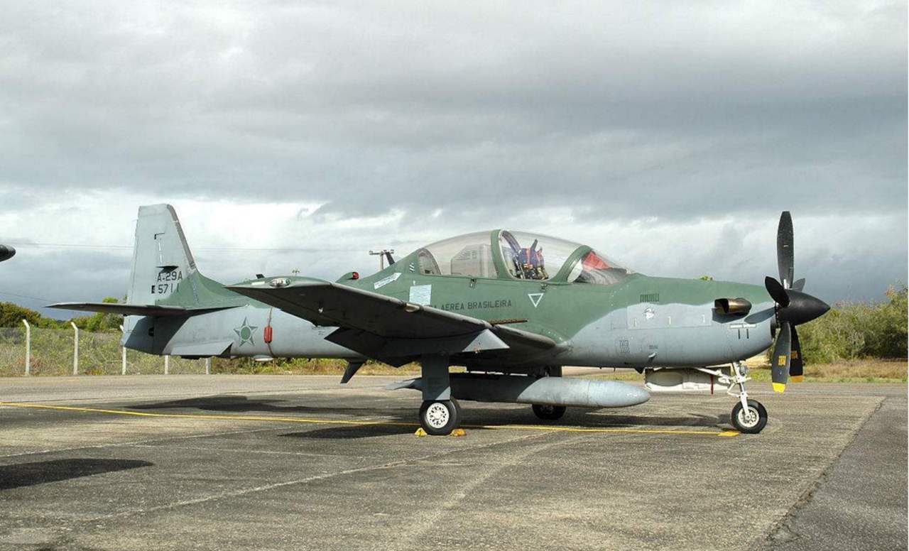 我军战机南海绕行的菲律宾超级巨嘴鸟战机,会给我战机带来威胁吗