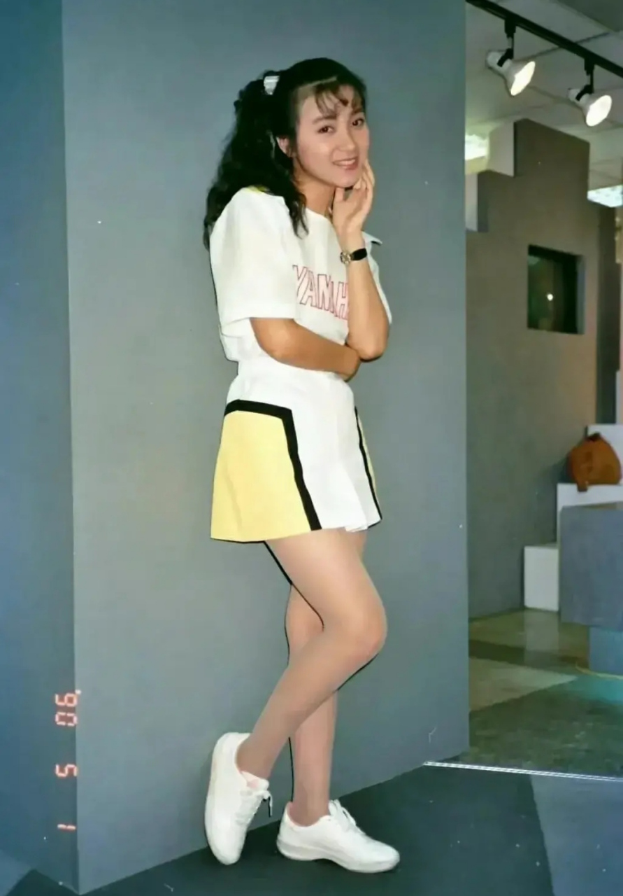 1990年,台北歌手,模特王美雪,《再见阿郎》里的黑玫瑰.