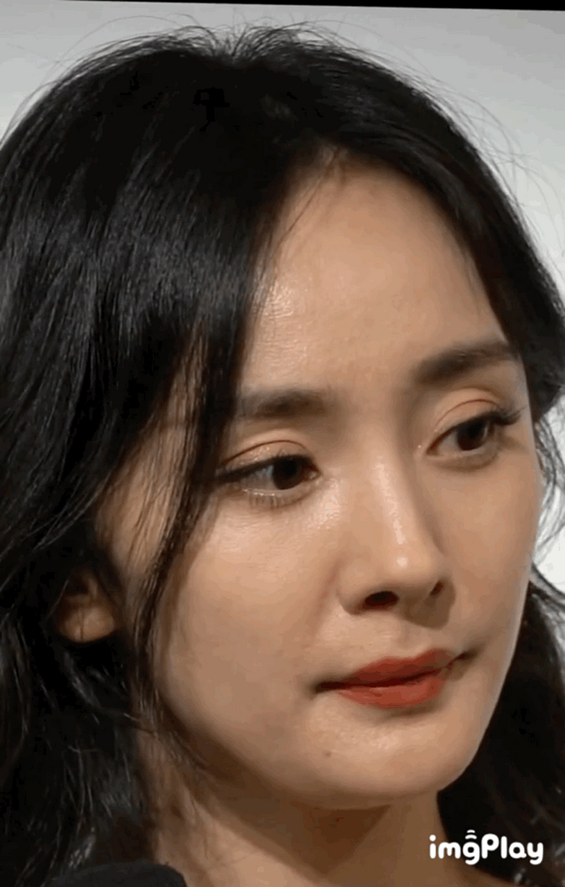 这才是女明星皮肤的真实状态吧!和普通人一样有毛孔,有法令纹.