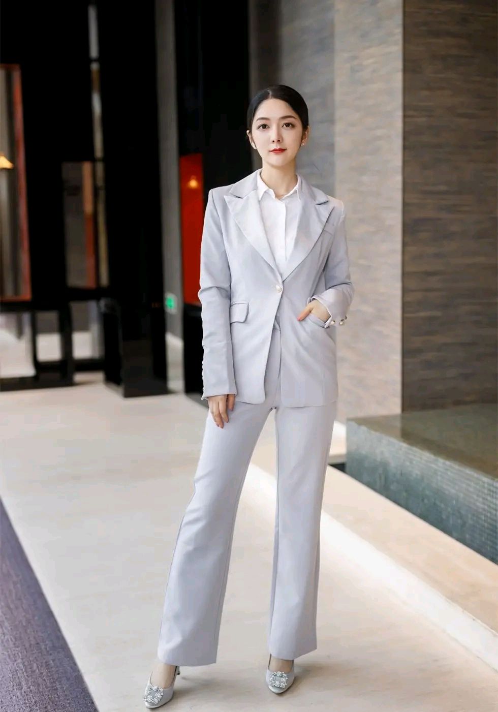 超a御姐小热巴飒爽干练西装性感诱惑写真