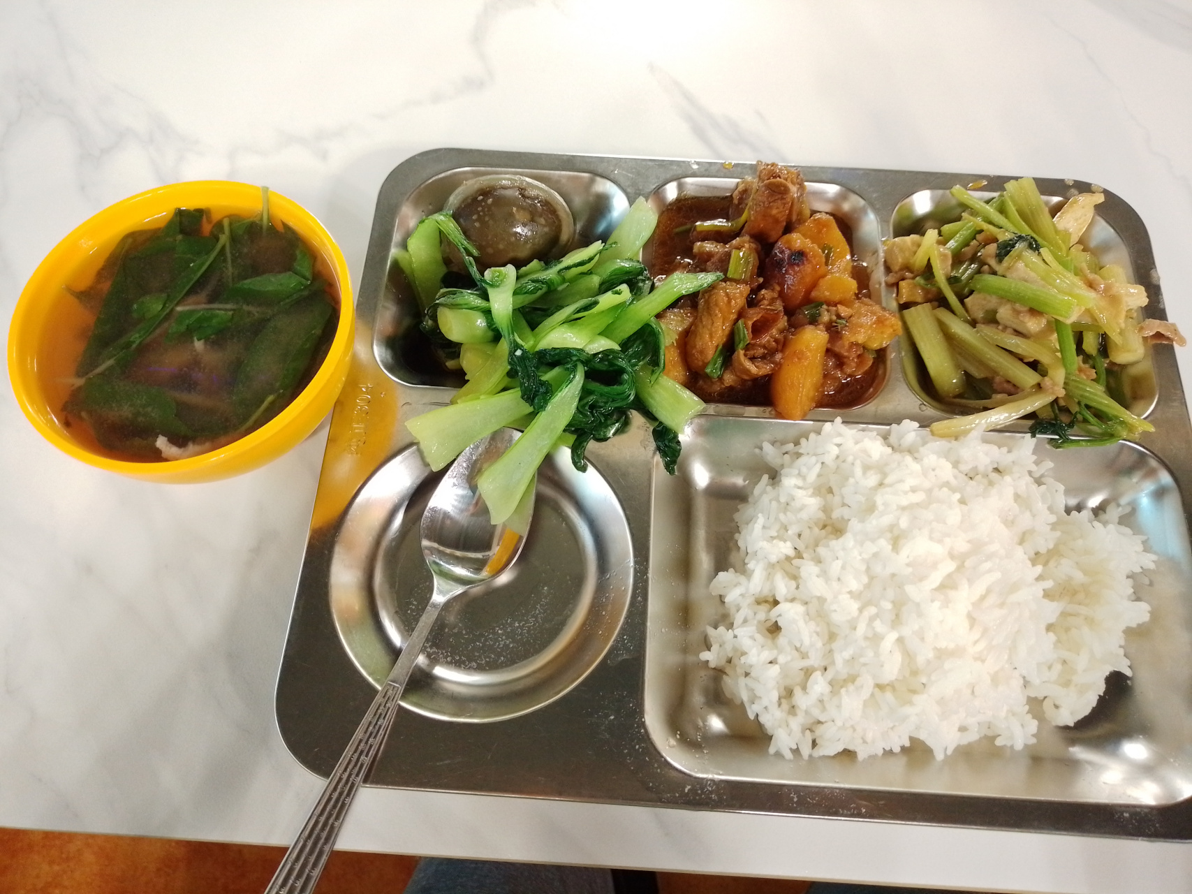 公司食堂员工餐照片图片