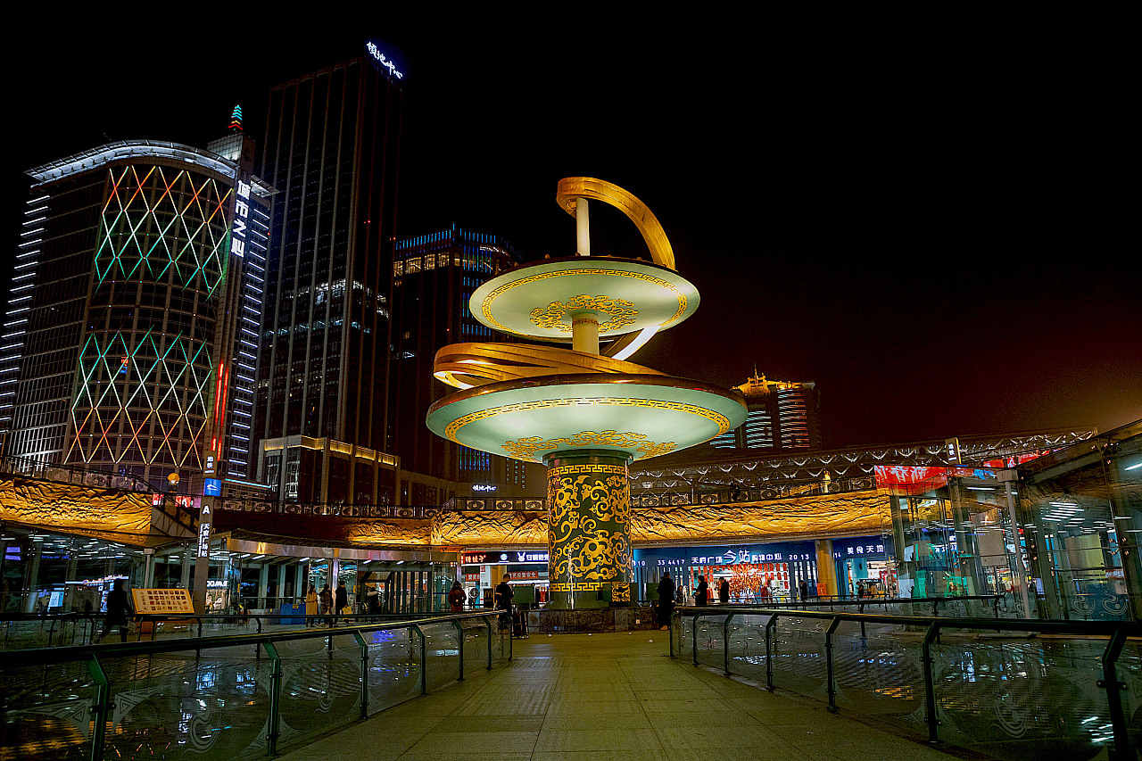 漫步成都,您可以感受到这个城市的独.@荔子言的动态