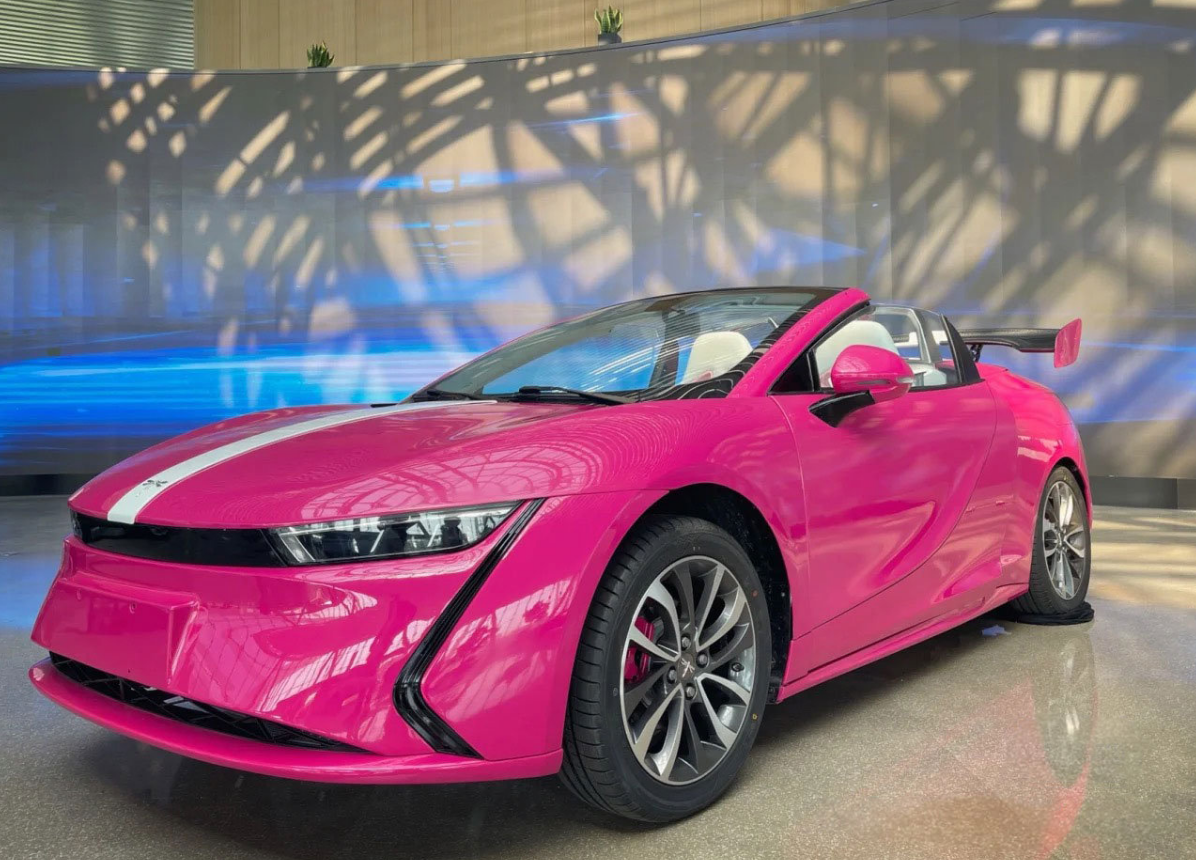 780公斤的国产小跑车,四驱4.7秒破百!预售8万多不过分吧?