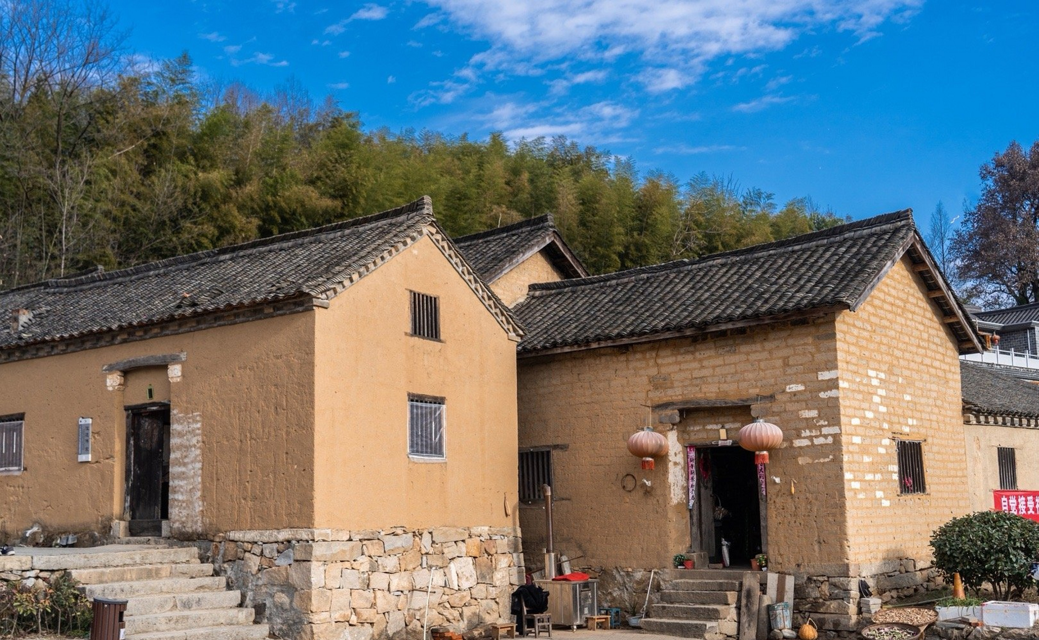 来安徽金寨旅游,大湾村是不可错过的一站. "大湾好风景,出门就是岭.