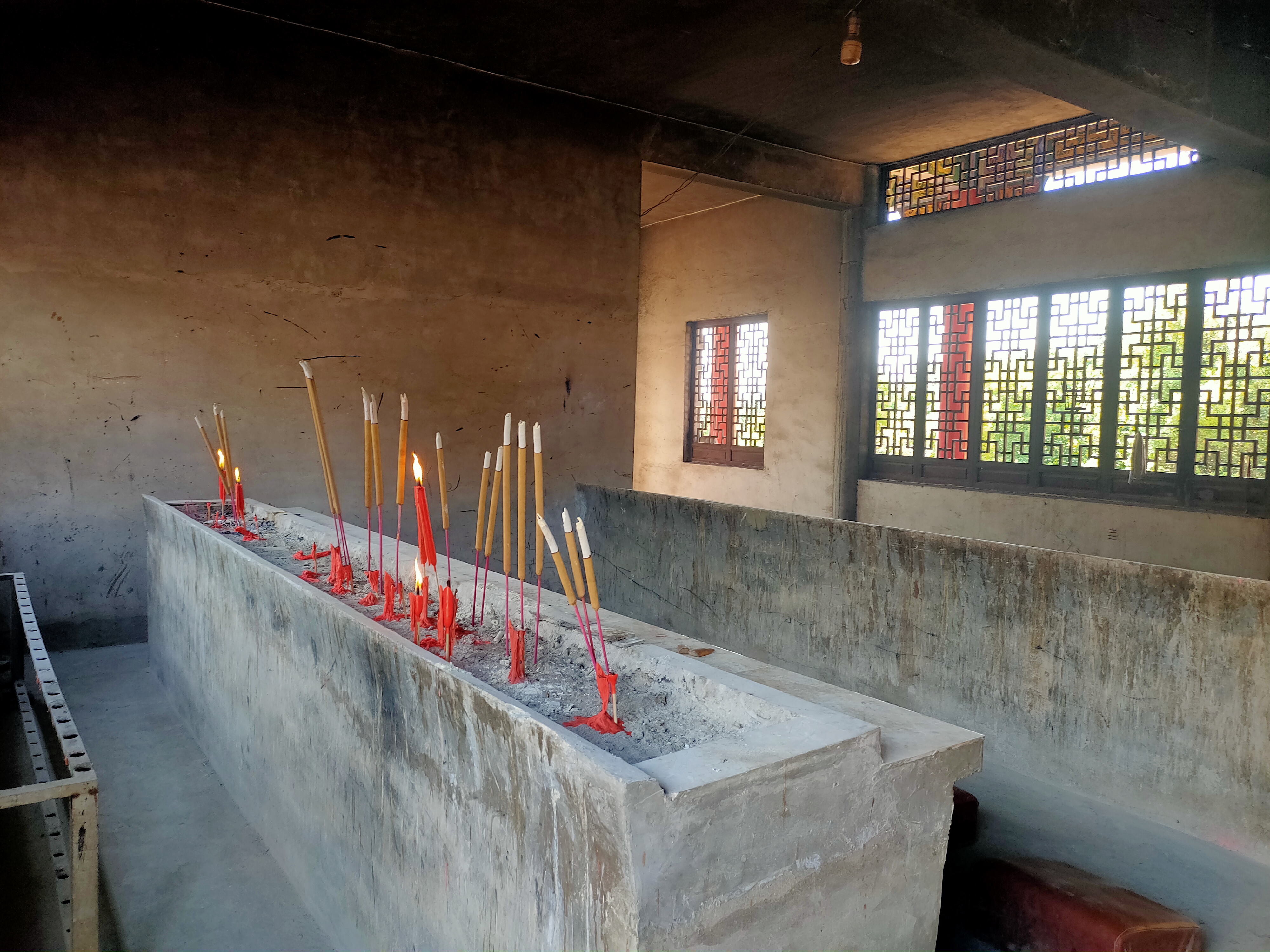 《七绝·浏阳吴王庙》蒿山岭上有圣堂,九域衣冠谒吴王