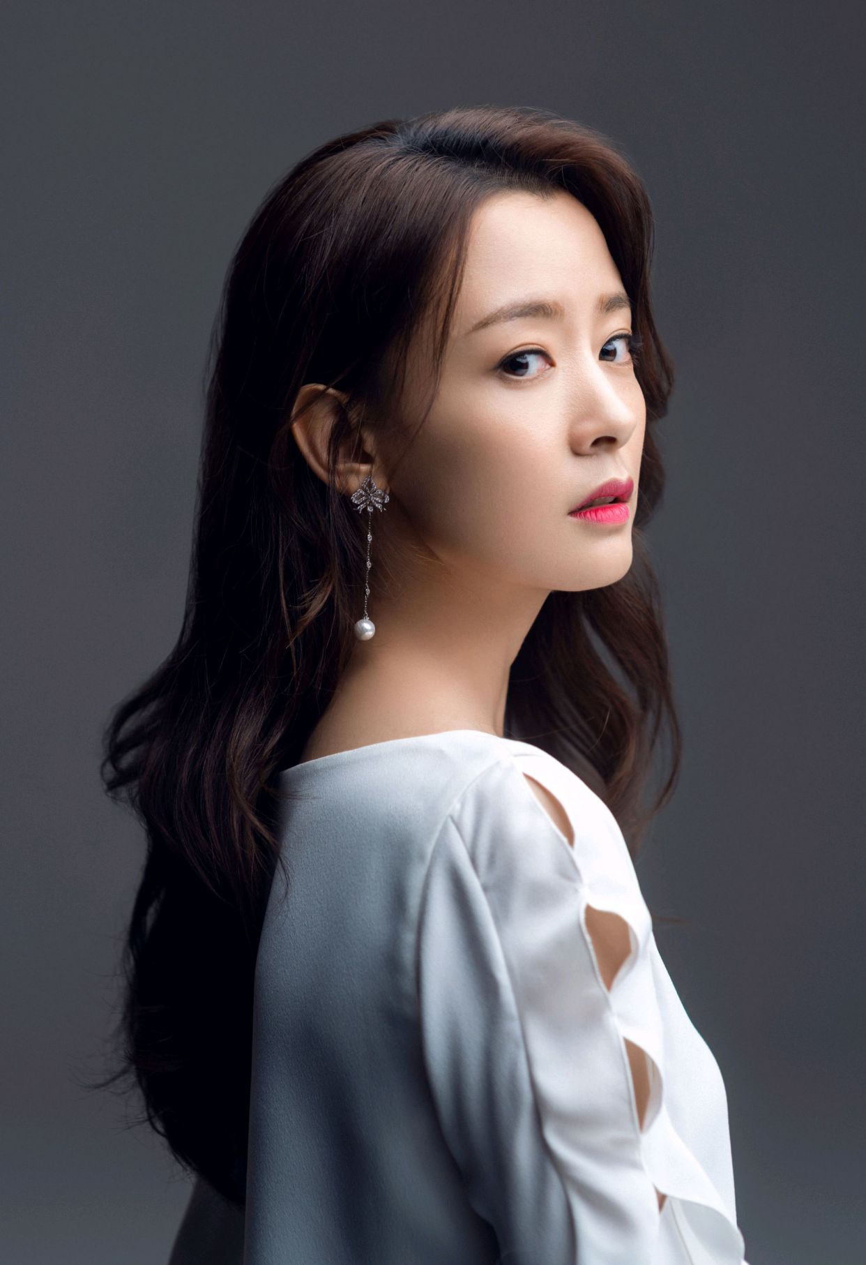 周奇奇写真美图:美丽大方,成熟知性