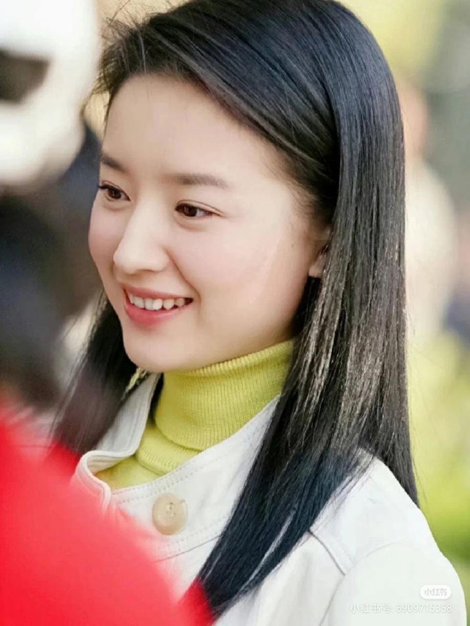 董洁最美的就是她的鼻子,侧面线条笔直流畅,大气又淡定,立住了整张