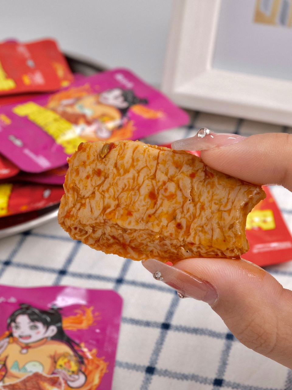 当然要推荐盐津铺子手撕素肉啦,这一款素肉真的超级好吃,第一次买了30